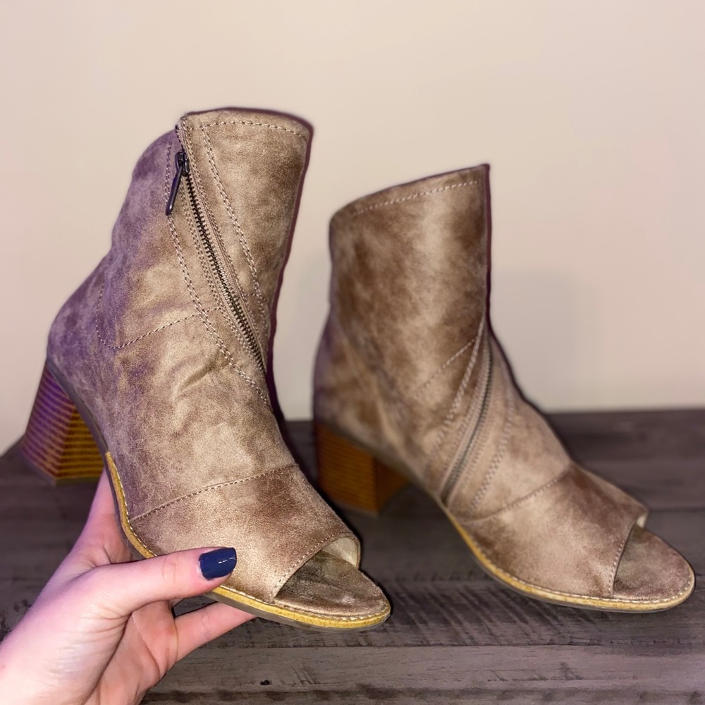 Open toed leather ankle boot heels